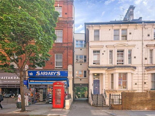 Flat for sale in Earl's Court, Greater London