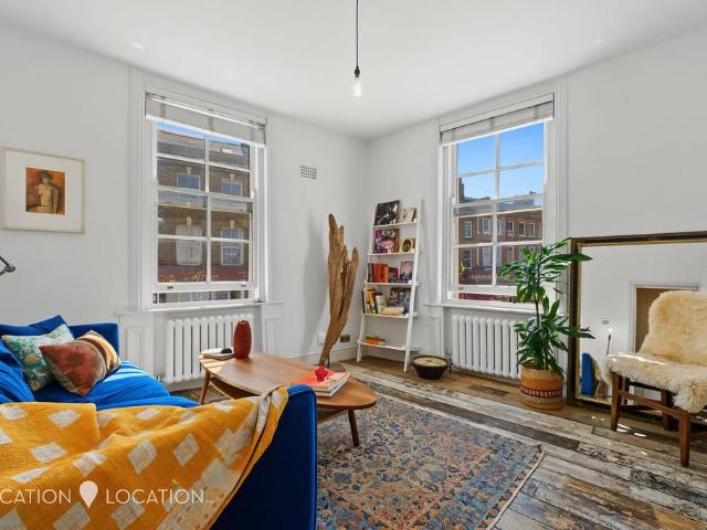 Flat for sale in Stoke Newington, Greater London