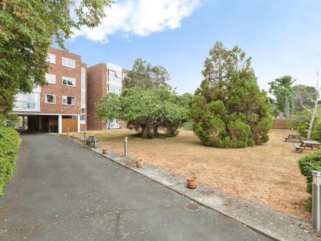 Flat for sale in Beckenham, Greater London