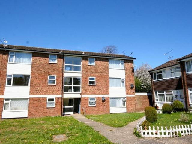 Flat for sale in Caddington, Bedfordshire