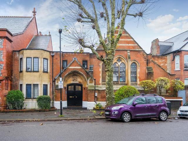 Flat for sale in Muswell Hill, Greater London