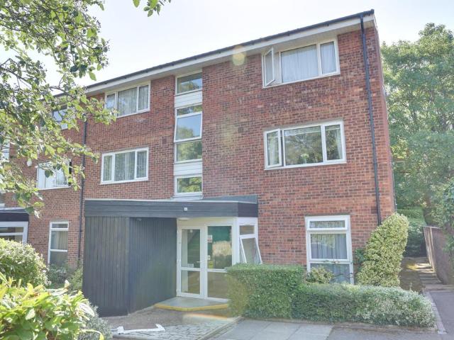 Flat for sale in Ramsden, Greater London