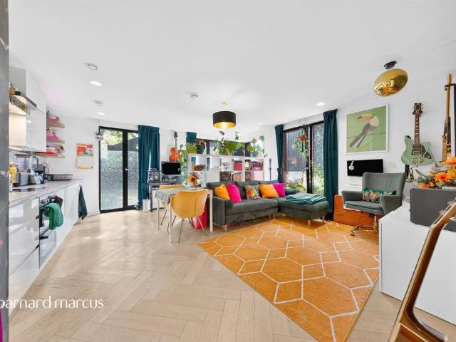 Flat for sale in London Borough of Croydon, Selhurst