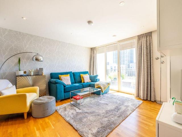 Flat for sale in Stratford Marsh, Greater London