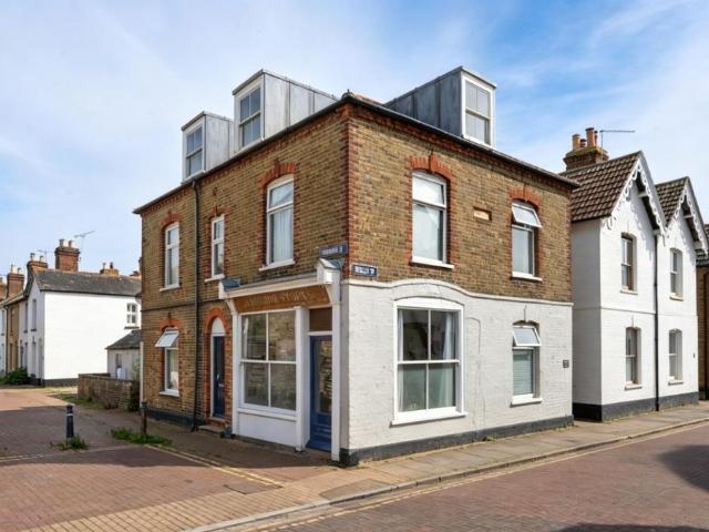 Flat for sale in Thurston Park, The Bridge