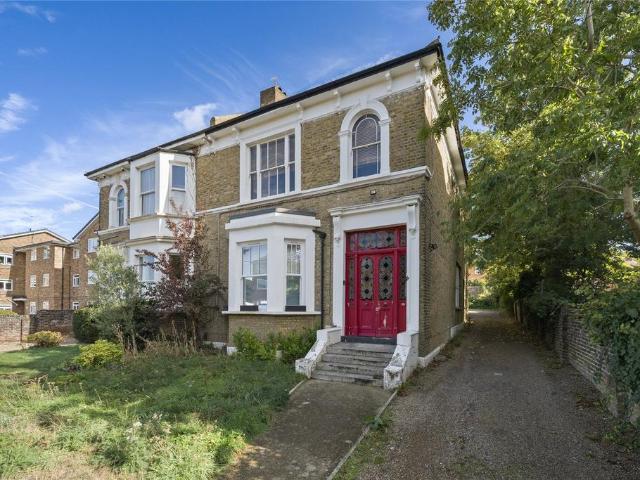 Flat for sale in Royal Borough of Kingston upon Thames, Greater London
