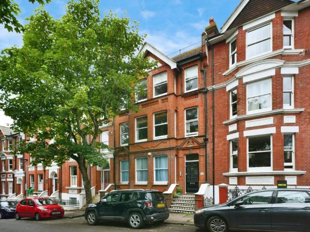 Flat for sale in Queen's Park, Brighton & Hove