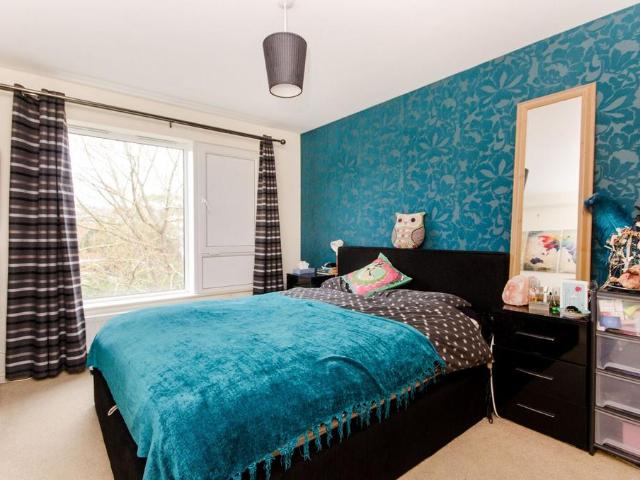 Flat for sale in London Borough of Merton, Merton Park