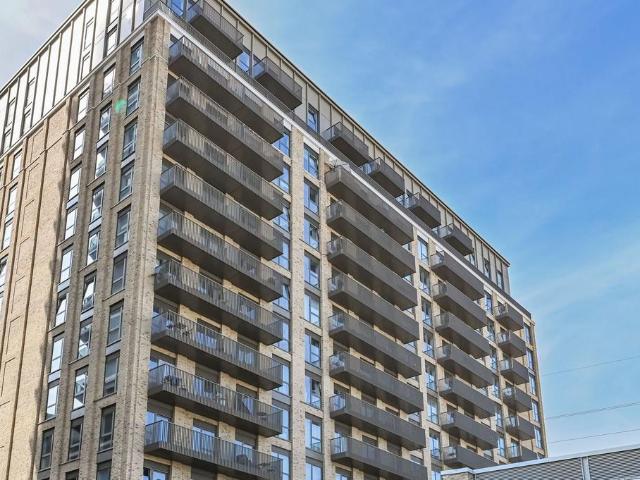 Flat for sale in Canning Town, Greater London