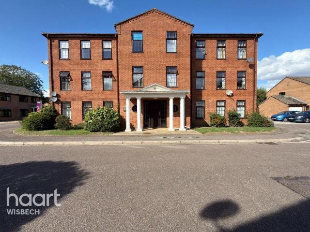Flat for sale in Wisbech, Four Gotes
