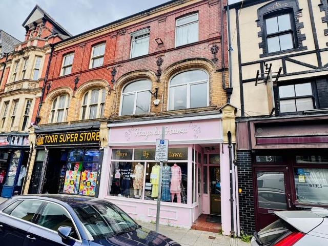 Flat for sale in Pillgwenlly, Wales