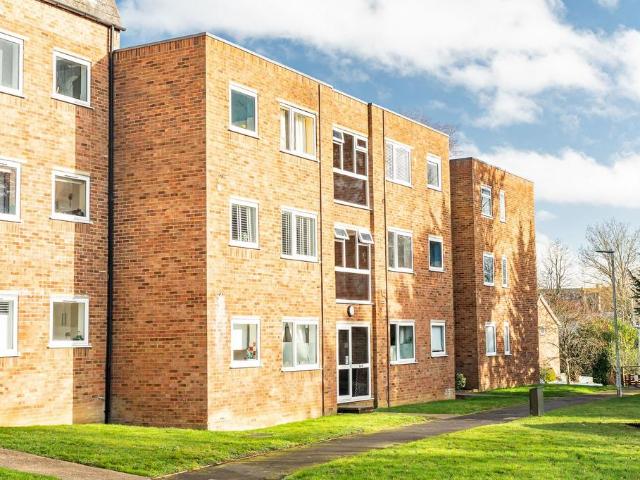 Flat for sale in Kings Hill, Colliers End