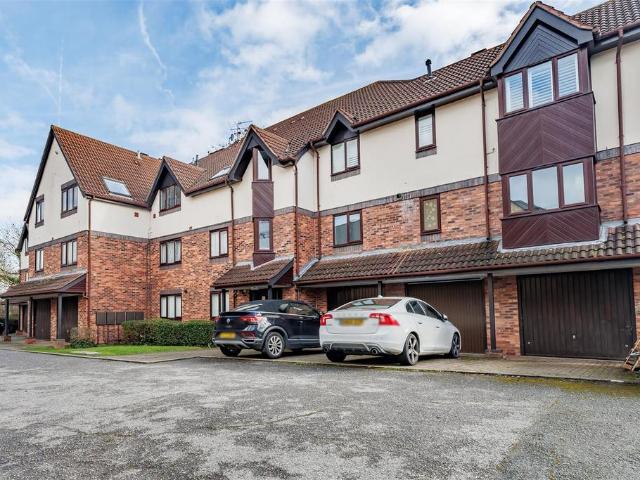 Flat for sale in Epping, Essex