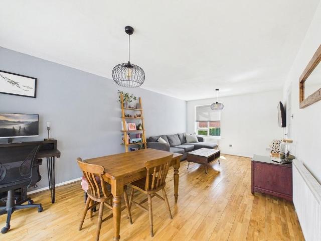 Flat for sale in Ickenham, Greater London