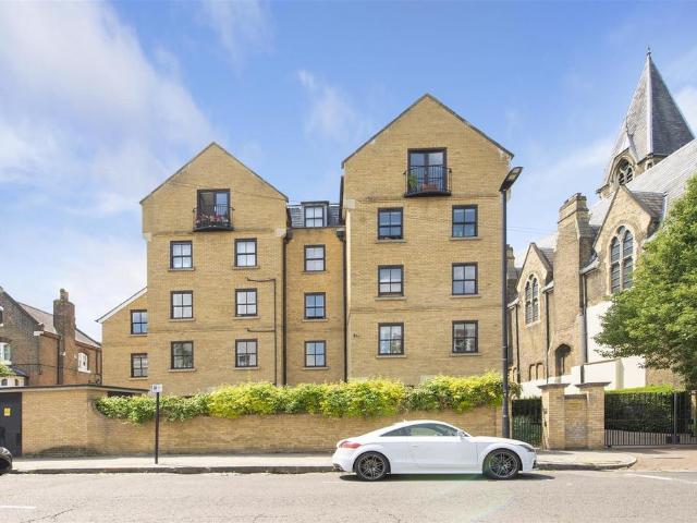 Flat for sale in Gospel Oak, Greater London