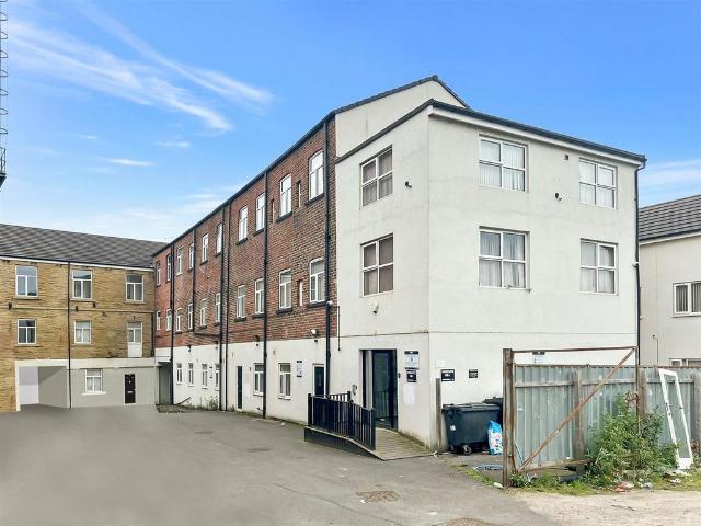 Flat for sale in Armley, West Yorkshire