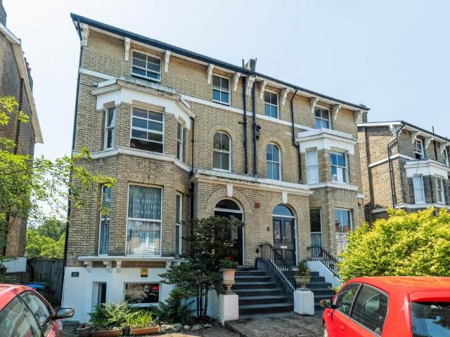 Flat for sale in East Greenwich, Greater London