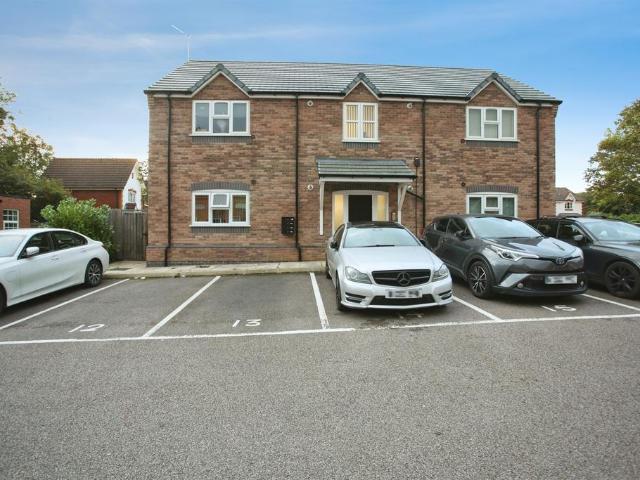 Flat for sale in Eastlands, Rugby