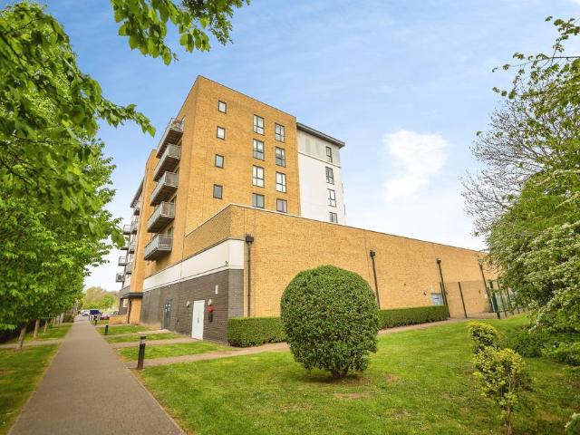 Flat for sale in Belvedere, Greater London