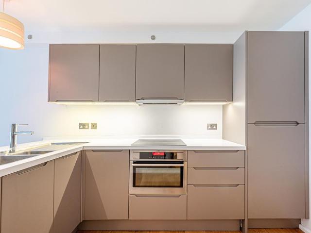 Flat for sale in Kentish Town, Greater London