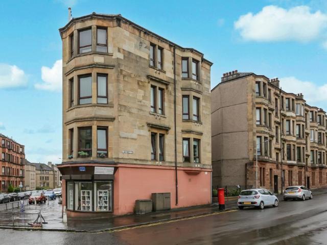 Flat for sale in Dennistoun, Scotland