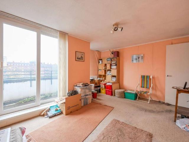 Flat for sale in Tower Liberty, Wapping