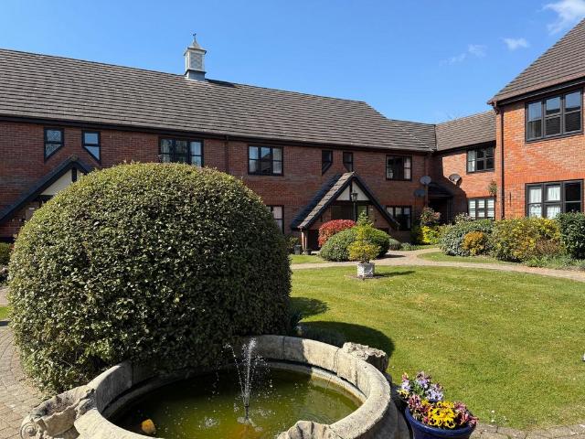 Flat for sale in Beaconsfield, Beaconsfield