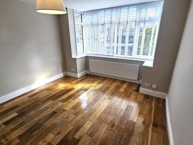 Flat for sale in Hatfield, Fretherne