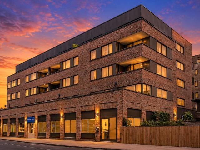 Flat for sale in Harringay, Greater London