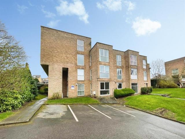 Flat for sale in Eccleshill, West Yorkshire