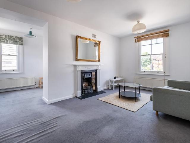Flat for sale in West Hampstead, Greater London