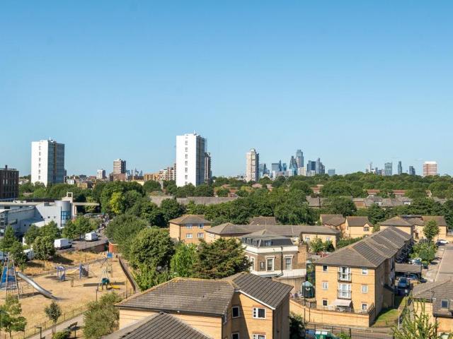 Flat for sale in Bromley-by-Bow, Poplar Grove