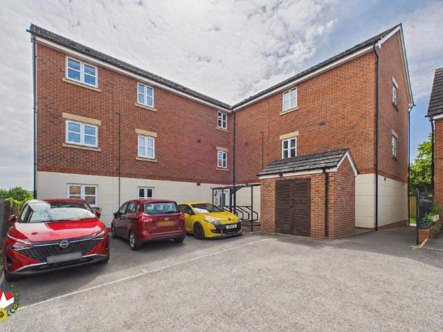 Flat for sale in Coney Hill, Gloucester