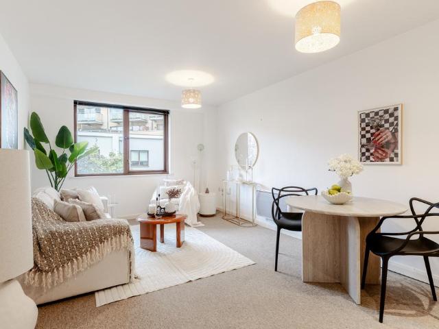 Flat for sale in Canon's Marsh, Bristol