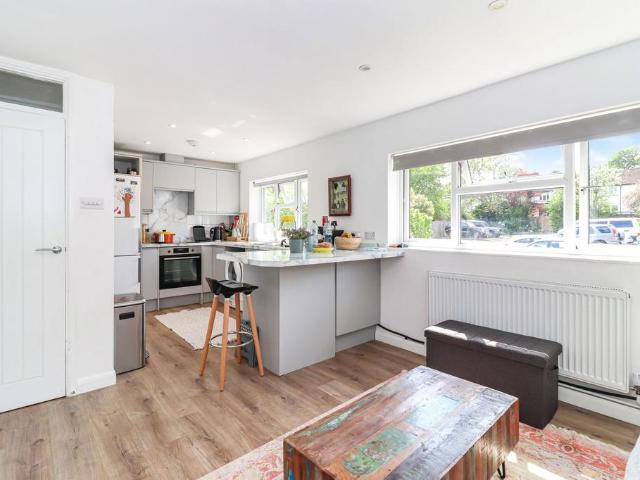 Flat for sale in Pouchen End, Hertfordshire