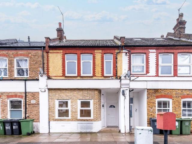 Flat for sale in London Borough of Lewisham, Greater London