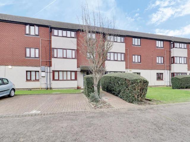 Flat for sale in Essex