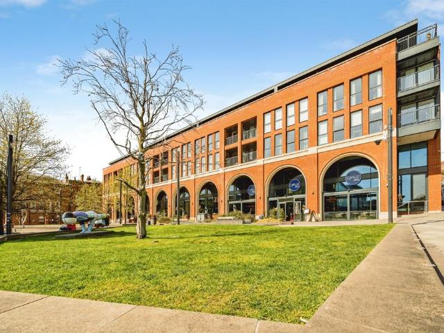 Flat for sale in Walton, Aylesbury