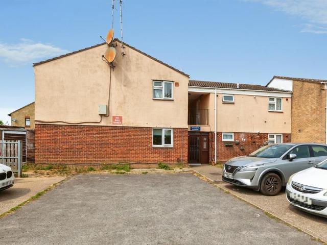 Flat for sale in Slough