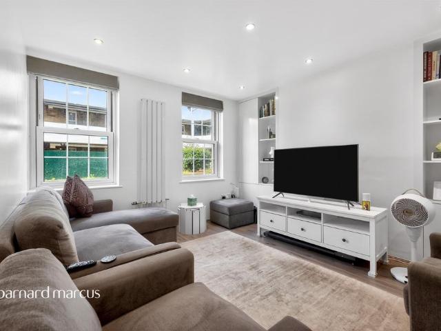 Flat for sale in Elephant and Castle, Greater London