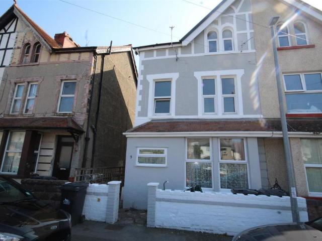 Flat for sale in Conwy, Wales
