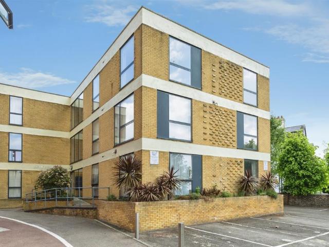 Flat for sale in South Ashford, Bridgefield