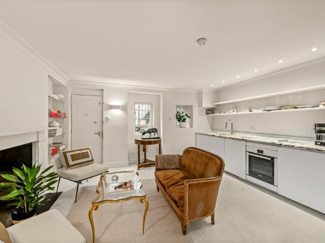 Flat for sale in Saint Pancras, Greater London