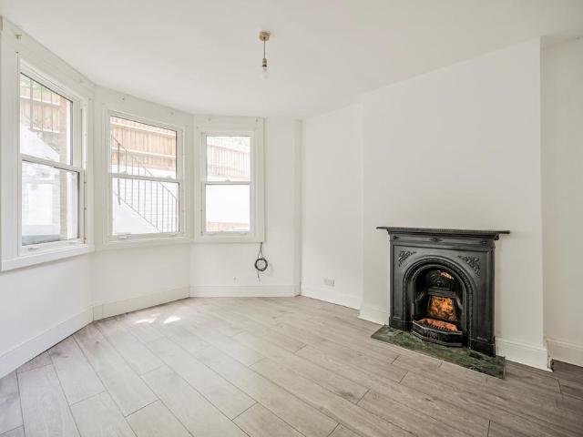 Flat for sale in Muswell Hill, Greater London