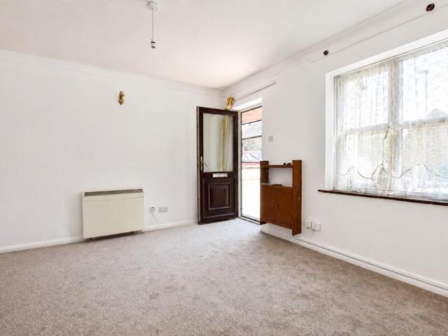 Flat for sale in Finedon, North Northamptonshire