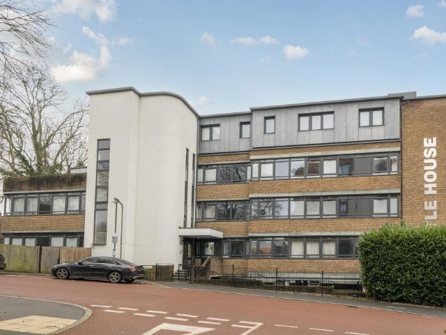 Flat for sale in Daws Hill, Cressex