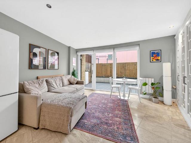 Flat for sale in Nine Elms, Greater London