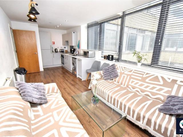 Flat for sale in Calderstones