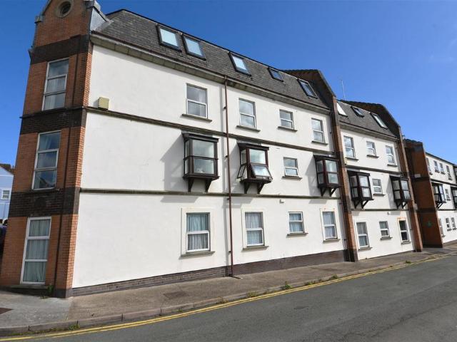 Flat for sale in Tenby, Wales