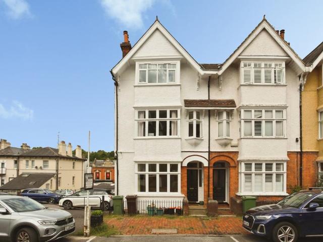 Flat for sale in Broadwater Down, Sandown Park